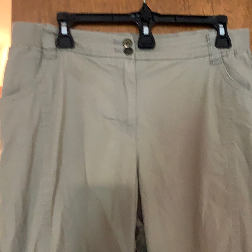Chico’s 1.5 cargo capri. Gently used.
